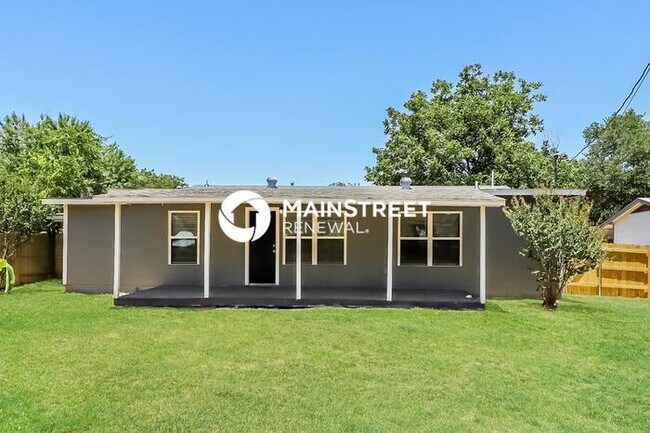 Building Photo - 4 Bedroom Pet-Friendly Home in San Antonio, TX with Main Street Renewal