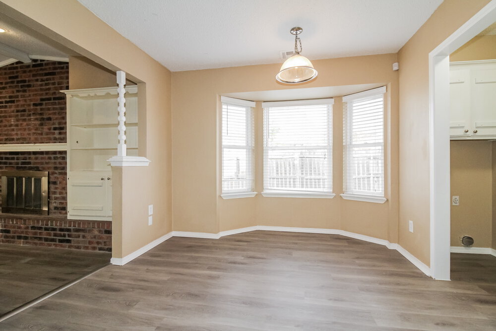 Building Photo - 501 S Bouziden Dr