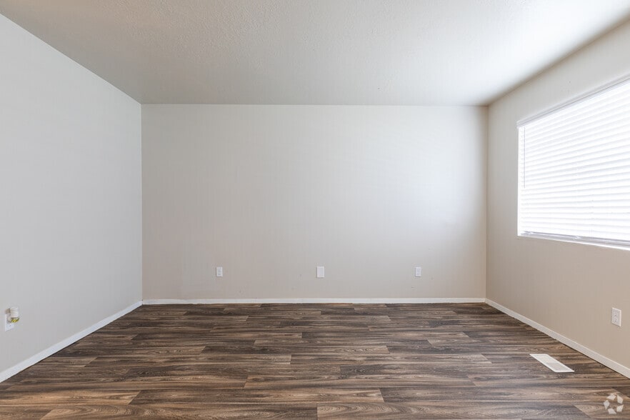 2BR, 2BA - 780SF - Pointe at Fort Union