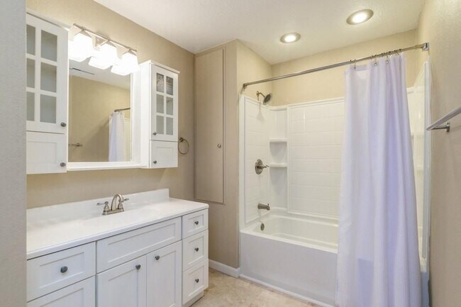 Building Photo - 4702 Dover Dr