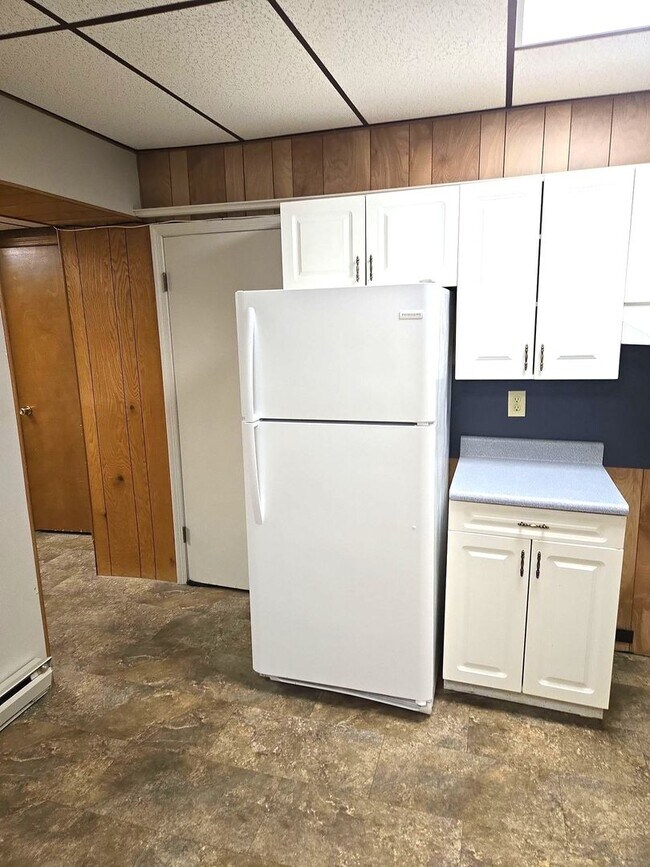 Building Photo - 203 Lincoln Way E