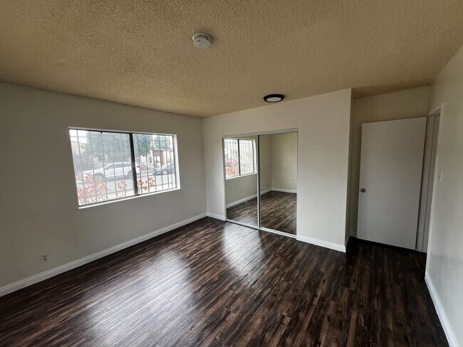 Building Photo - 61ST