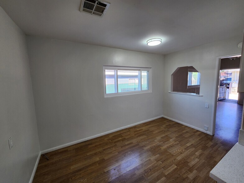 Building Photo - 10447 Cantara St