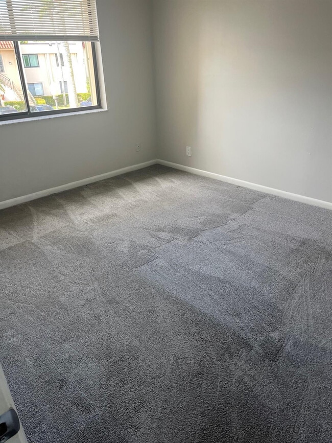 Building Photo - 16441 Blatt Blvd