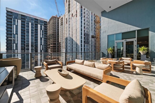 Building Photo - 121 NE 5th St