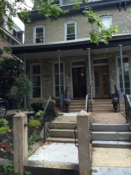 Building Photo - 517 S 41st St