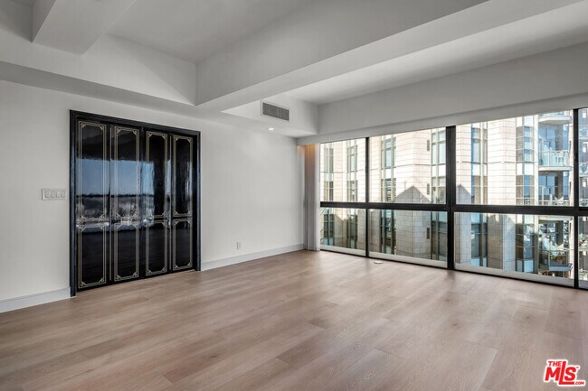 Building Photo - 10790 Wilshire Blvd