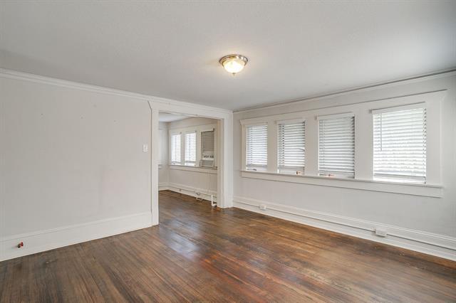 Building Photo - 2312 Mistletoe Ave