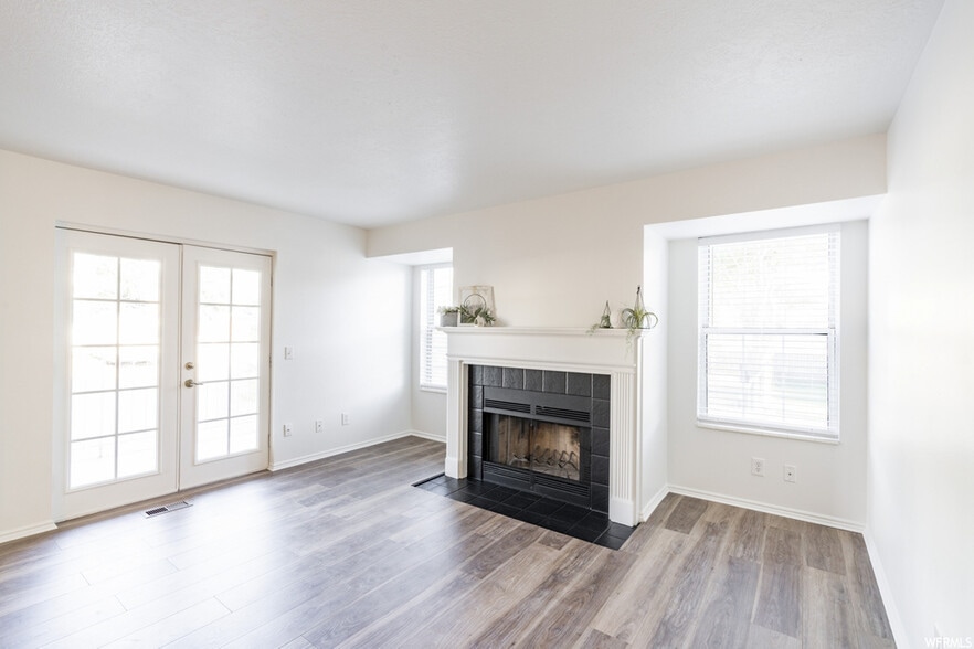 Living Room - 822 E Gatewood Dr