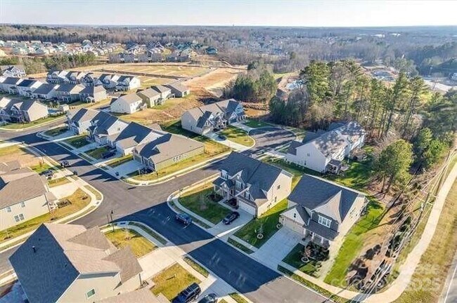 Building Photo - 6299 Artigas Dr