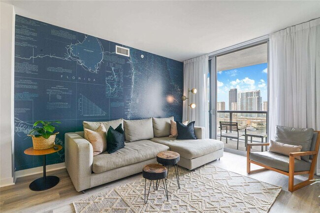 Building Photo - 2602 E Hallandale Beach Blvd