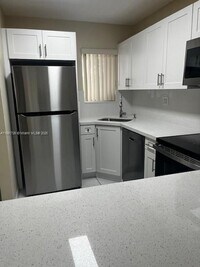 Building Photo - 2740 W 76th St