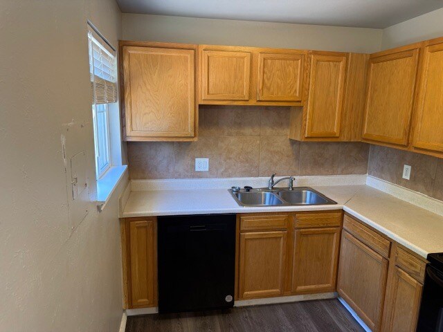 Building Photo - 3410 El Morro Rd