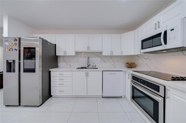 Building Photo - 1025 NW 128th Ct