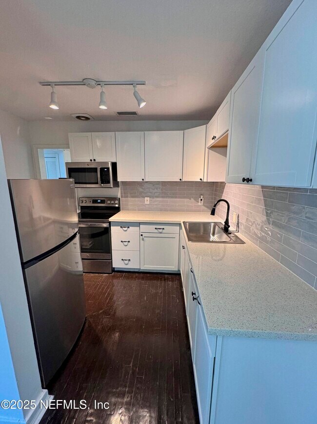 Building Photo - 1276 Menna St