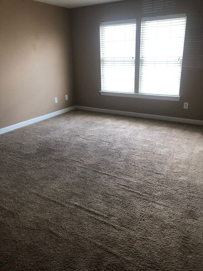 Building Photo - Beautiful 4-Bedroom,2.5-Baths with Two Car...