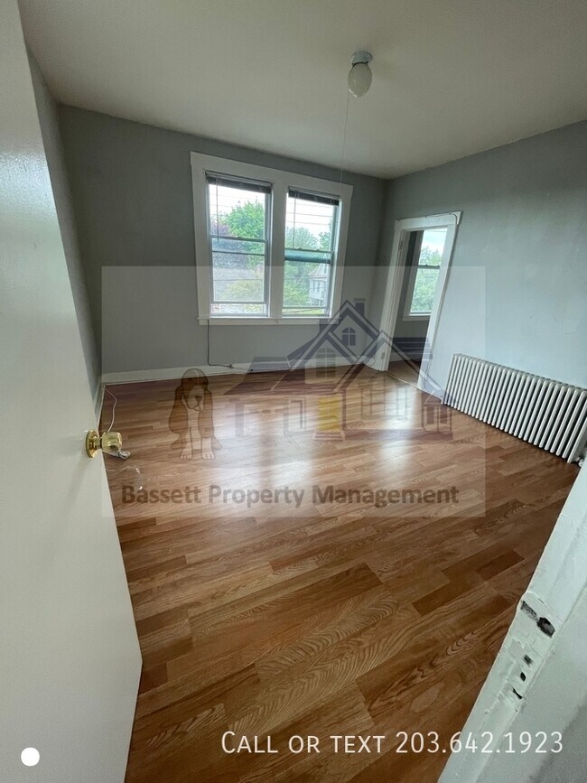Building Photo - 115 Hubbard Pl