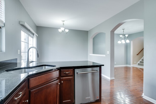 Building Photo - 417 Plaza Pl