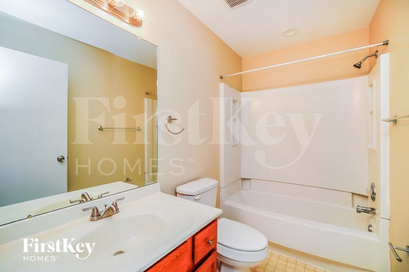 Building Photo - 1103 Crestview St