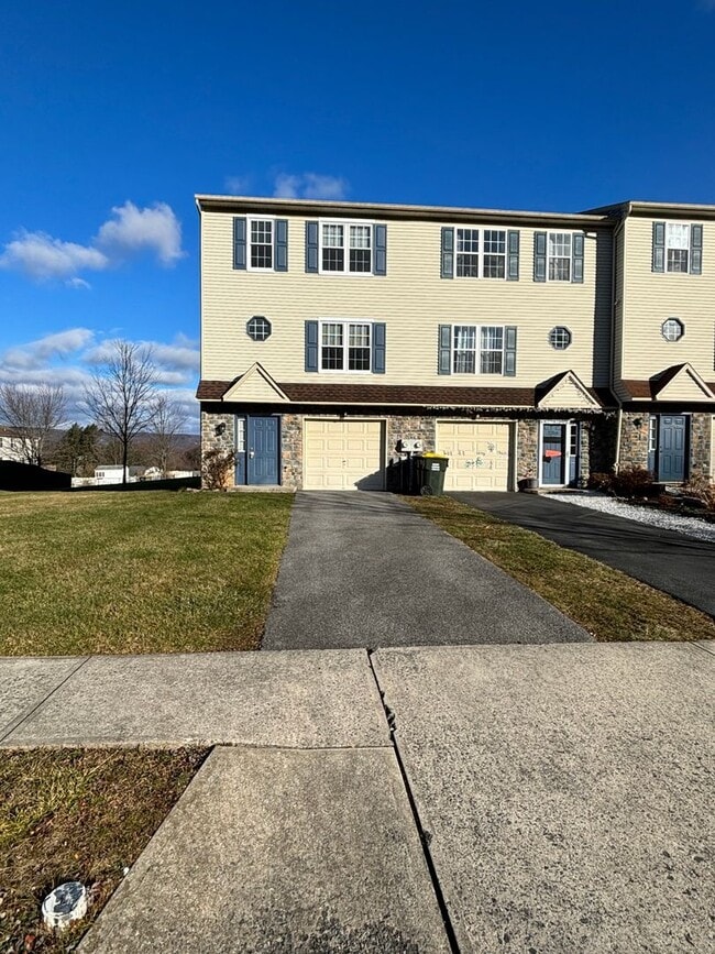 Building Photo - Updated New Tripoli Rental
