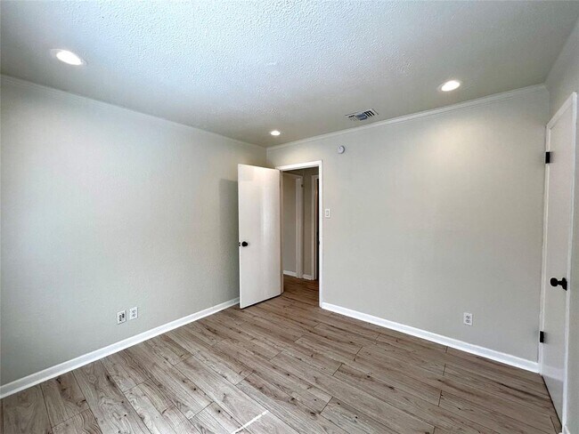 Building Photo - 1005 W Martin Luther King Jr Blvd