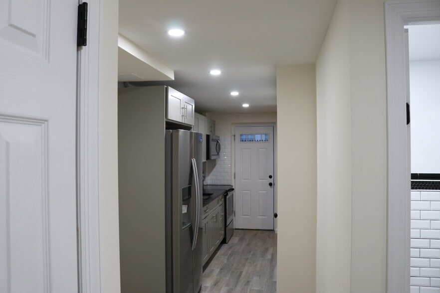 Building Photo - 614 Valley Ave