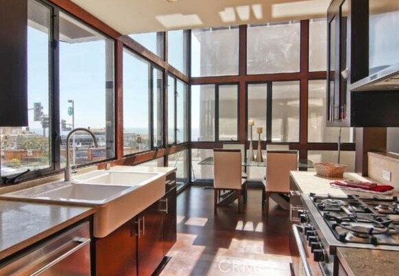 Building Photo - 1501 Crest Dr