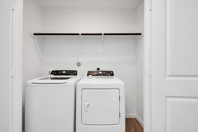 Building Photo - 1611 Windrose Bnd