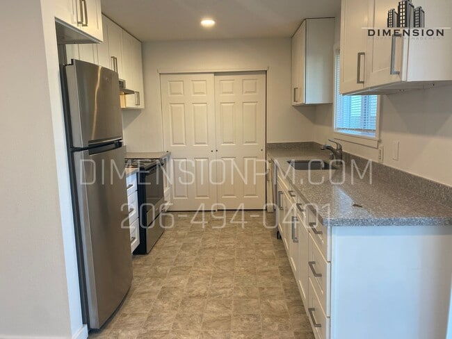 Building Photo - Ready to Move in Refreshed Ramber!