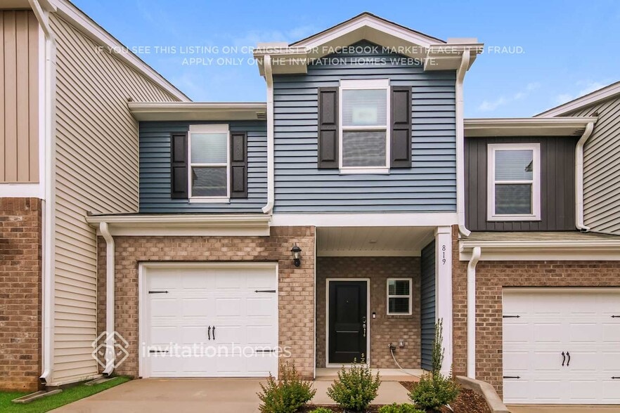 Primary Photo - 819 Holiday Pk Ln