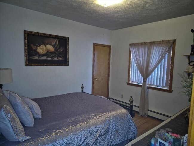 Building Photo - 65 Chipman St