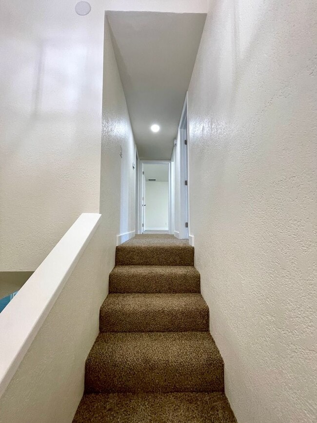 Building Photo - Gorgeous 2-Story Home with Golf Course Views and Modern Amenities!