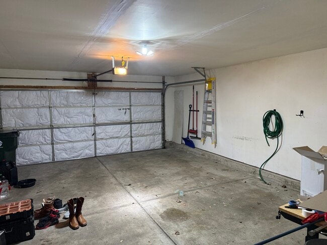 Building Photo - 111 W Chatham Ln