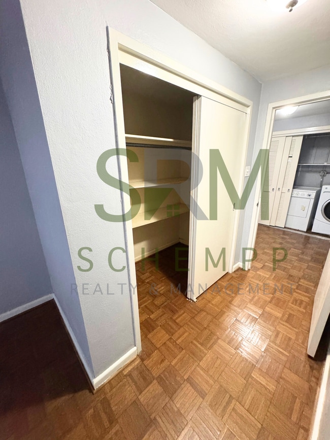 Building Photo - Updated 2BR/2BA on Bardstown Road with all utilities included now available!