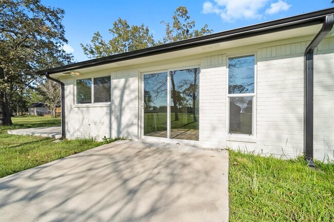 Building Photo - 456 Deep Woods Ln