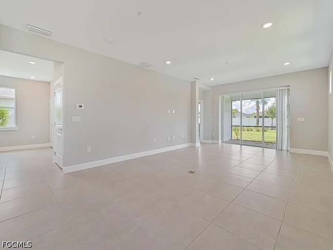 Building Photo - 42218 Edgewater Dr