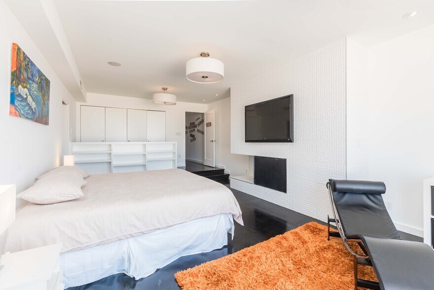 Primary Bedroom - 5205 Ocean Front Walk
