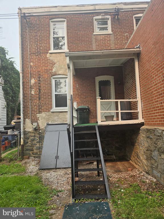 Building Photo - 2439 Madison St
