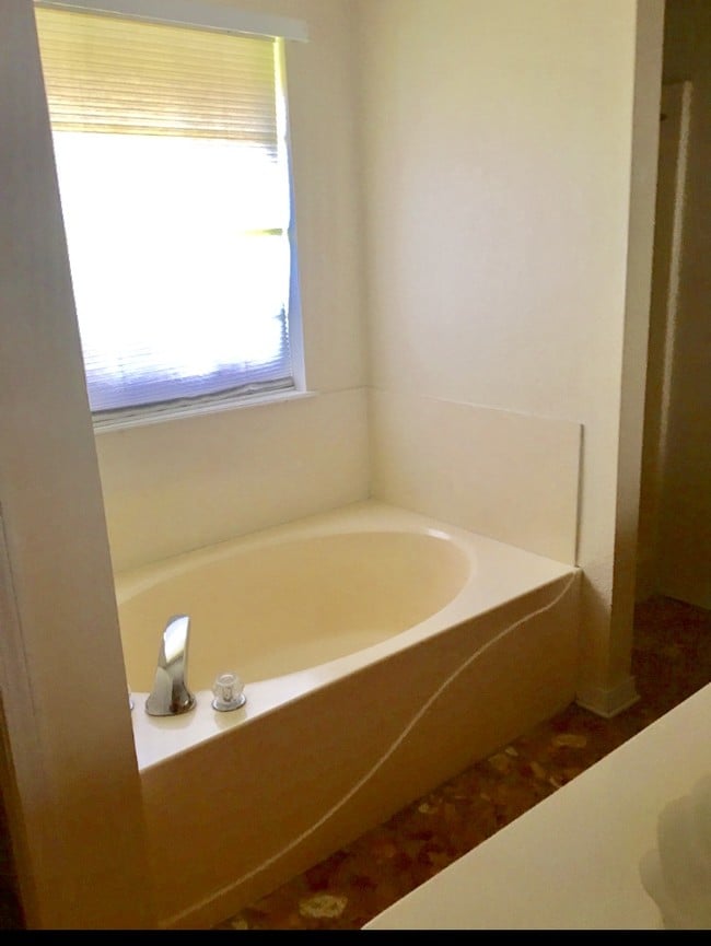 Building Photo - 928 Verone Terrace