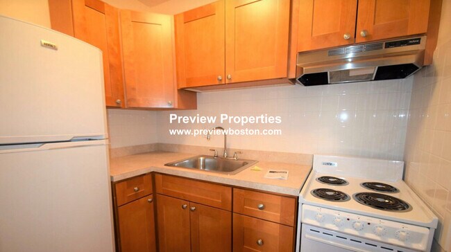 Building Photo - 176 N Beacon St