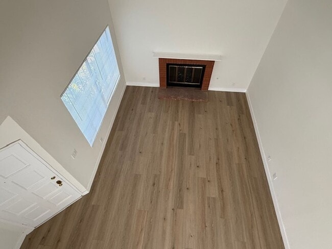 Building Photo - Updated 3 Bedroom Detached Home in Woodbri...