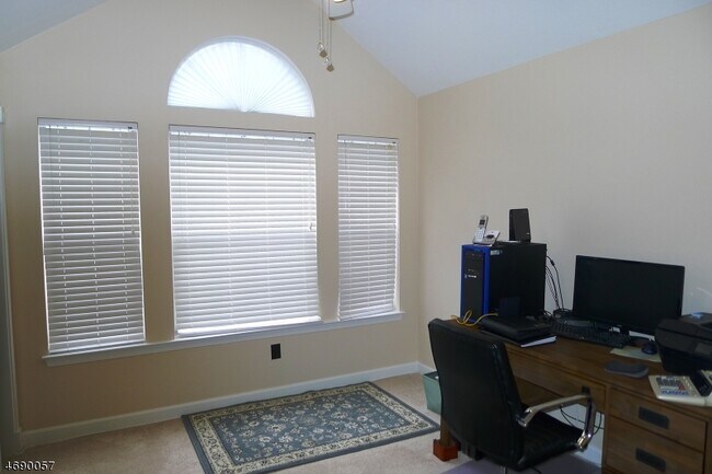 Building Photo - 9 Wood Duck Pond Rd