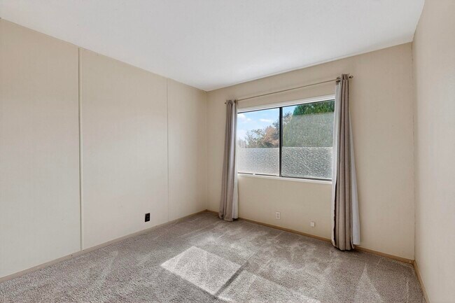 Building Photo - 165 Hilton Ave NW