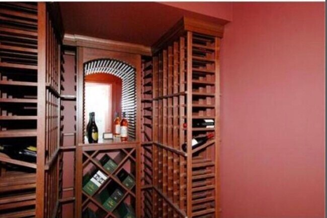 Building Photo - 160 Grant St