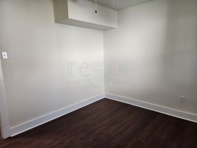 Building Photo - *Availabe Soon* Completely Remodeled Home!