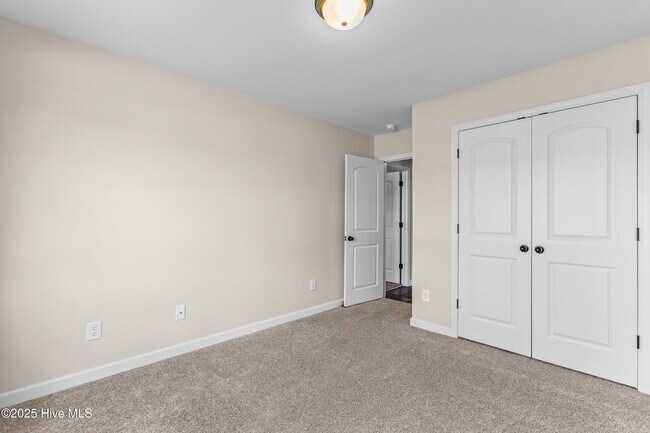 Building Photo - 120 Prospect Dr