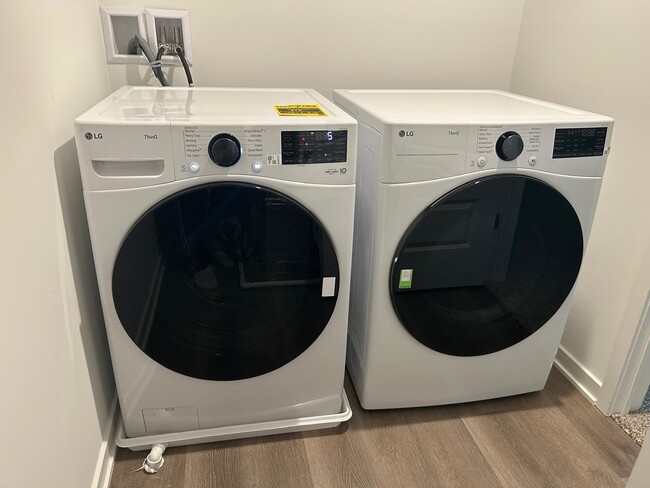 Building Photo - 2270 Barbera Dr