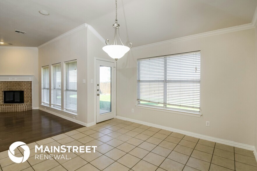Building Photo - 2520 Castle Pines Dr