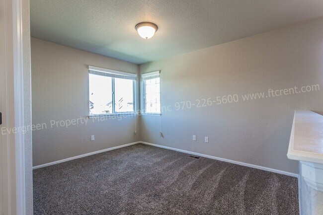 Building Photo - 570 Lapis Pl