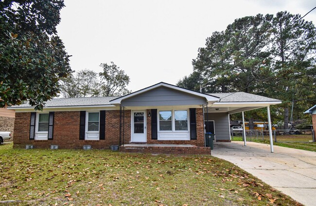 Building Photo - 3 Bedroom 2 Bathroom- Pets Considered